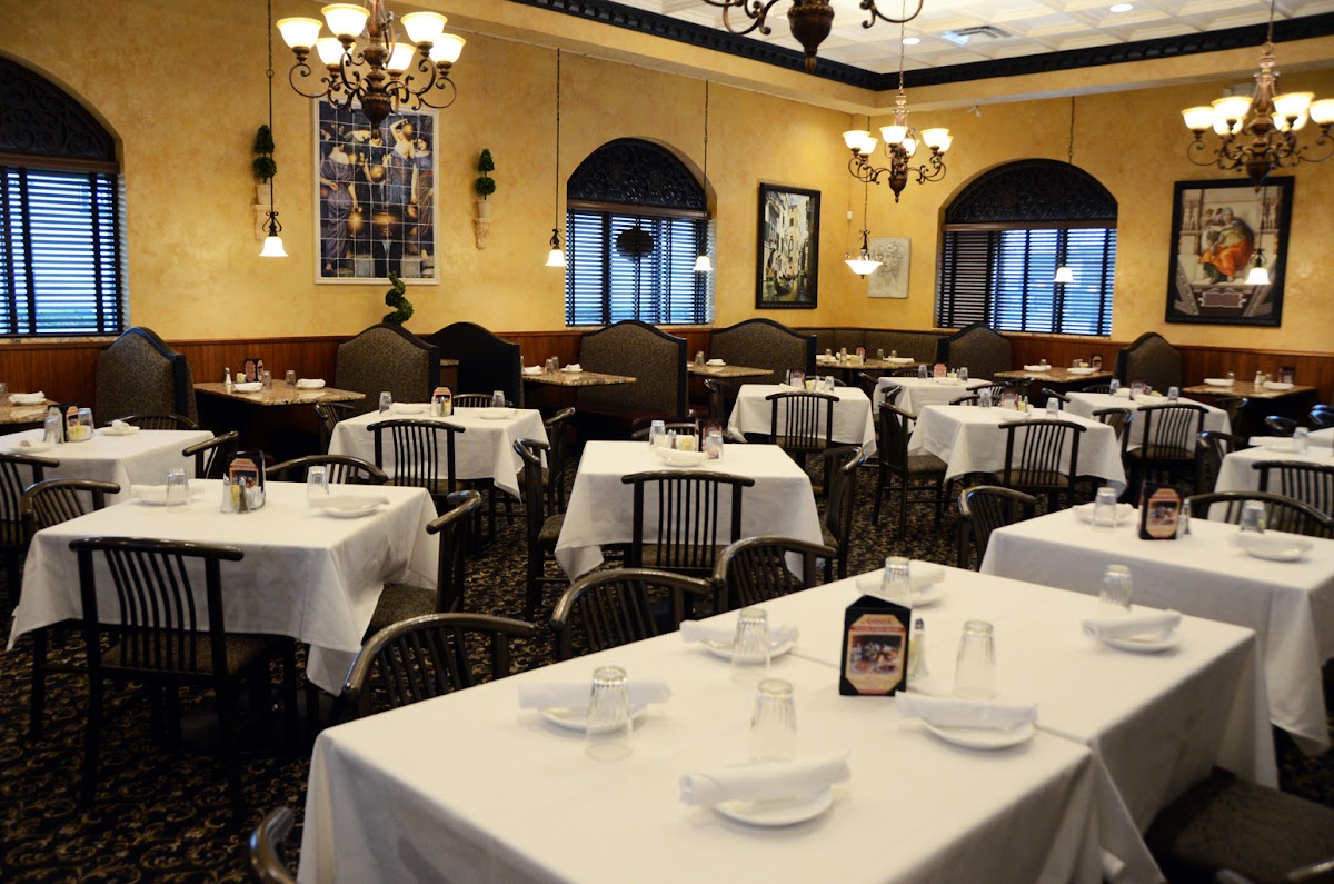 Antonio's Piccolo Ristorante-3